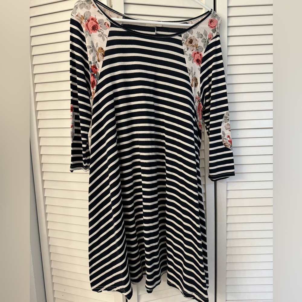Boutique Dress (or maternity top)- size small- like new